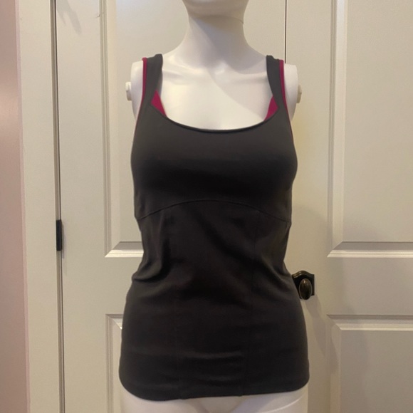 Cute athletic tanktop - Picture 1 of 3